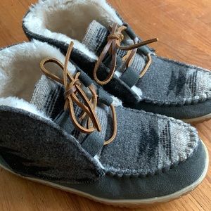 Minnetonka Torrey slipper style boot